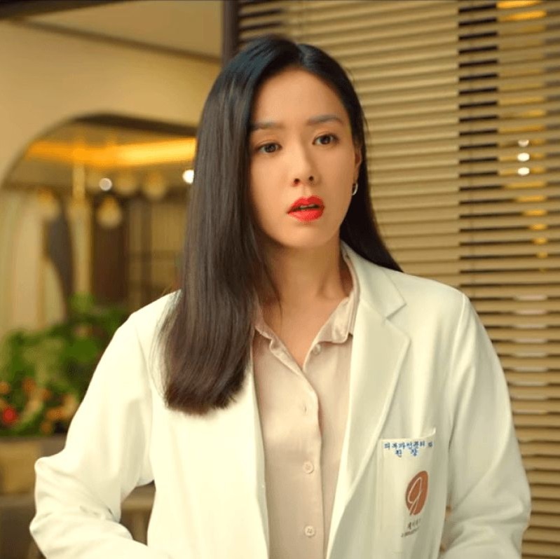 5 nữ bác sĩ đẹp nhất màn ảnh Hàn 5 năm gần đây- Ảnh 3. 5 nữ bác sĩ đẹp nhất màn ảnh Hàn 5 năm gần đây- Ảnh 3.