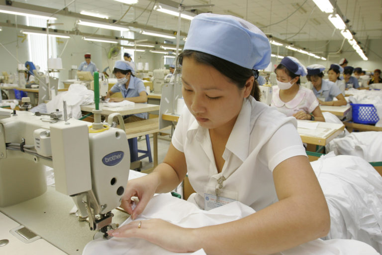 Từ trắng tay lên 2 chỉ: Hành trình "tích vàng" của người mẹ đơn thân với mức lương 8 triệu đồng!- Ảnh 1.