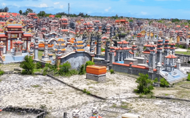 Hình ảnh mới nhất về "thành phố ma" xa hoa như lăng tẩm vua chúa ở Huế- Ảnh 5. Hình ảnh mới nhất về "thành phố ma" xa hoa như lăng tẩm vua chúa ở Huế- Ảnh 5.