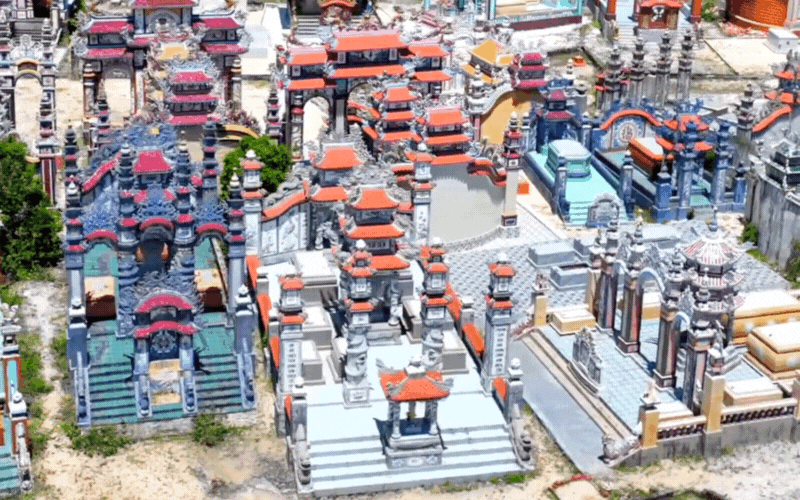 Hình ảnh mới nhất về "thành phố ma" xa hoa như lăng tẩm vua chúa ở Huế- Ảnh 11. Hình ảnh mới nhất về "thành phố ma" xa hoa như lăng tẩm vua chúa ở Huế- Ảnh 11.