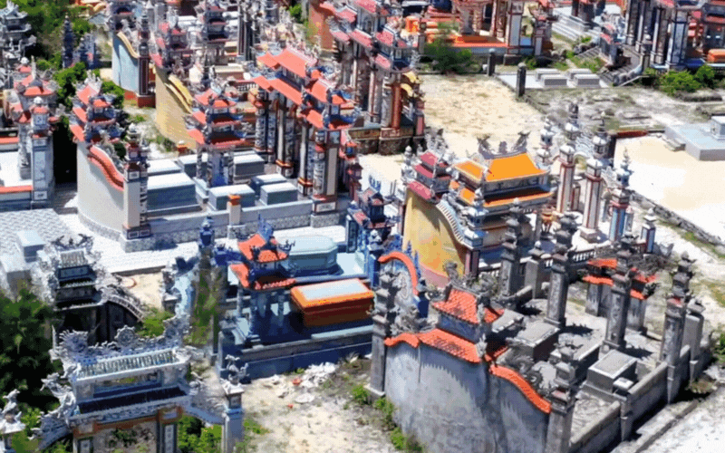 Hình ảnh mới nhất về "thành phố ma" xa hoa như lăng tẩm vua chúa ở Huế- Ảnh 9. Hình ảnh mới nhất về "thành phố ma" xa hoa như lăng tẩm vua chúa ở Huế- Ảnh 9.