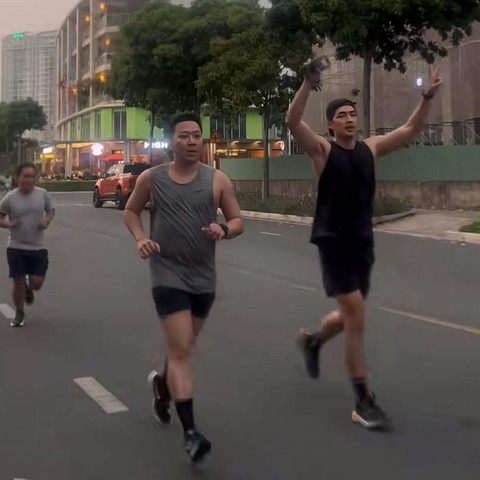 Trấn Thành lại lộ "bí mật" khó đỡ khi bị team qua đường bắt gặp “chạy như ma đuổi”- Ảnh 3.
