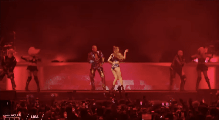 Lisa xuống phong độ tại Coachella tuần 2, loạt sự cố gây thót tim!- Ảnh 9.