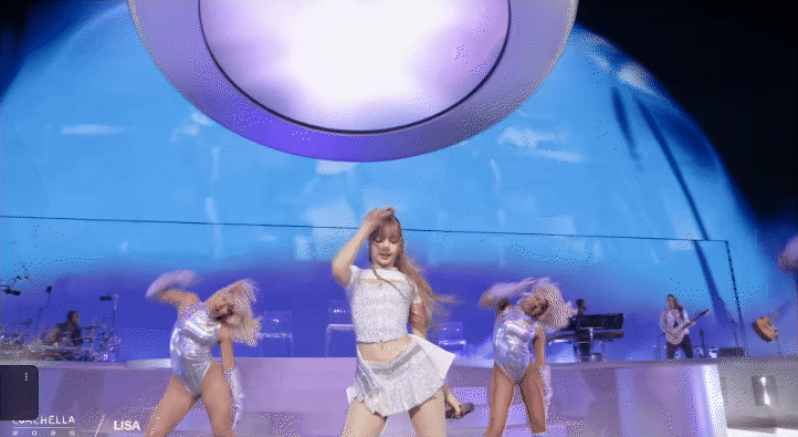 Lisa xuống phong độ tại Coachella tuần 2, loạt sự cố gây thót tim!- Ảnh 6.