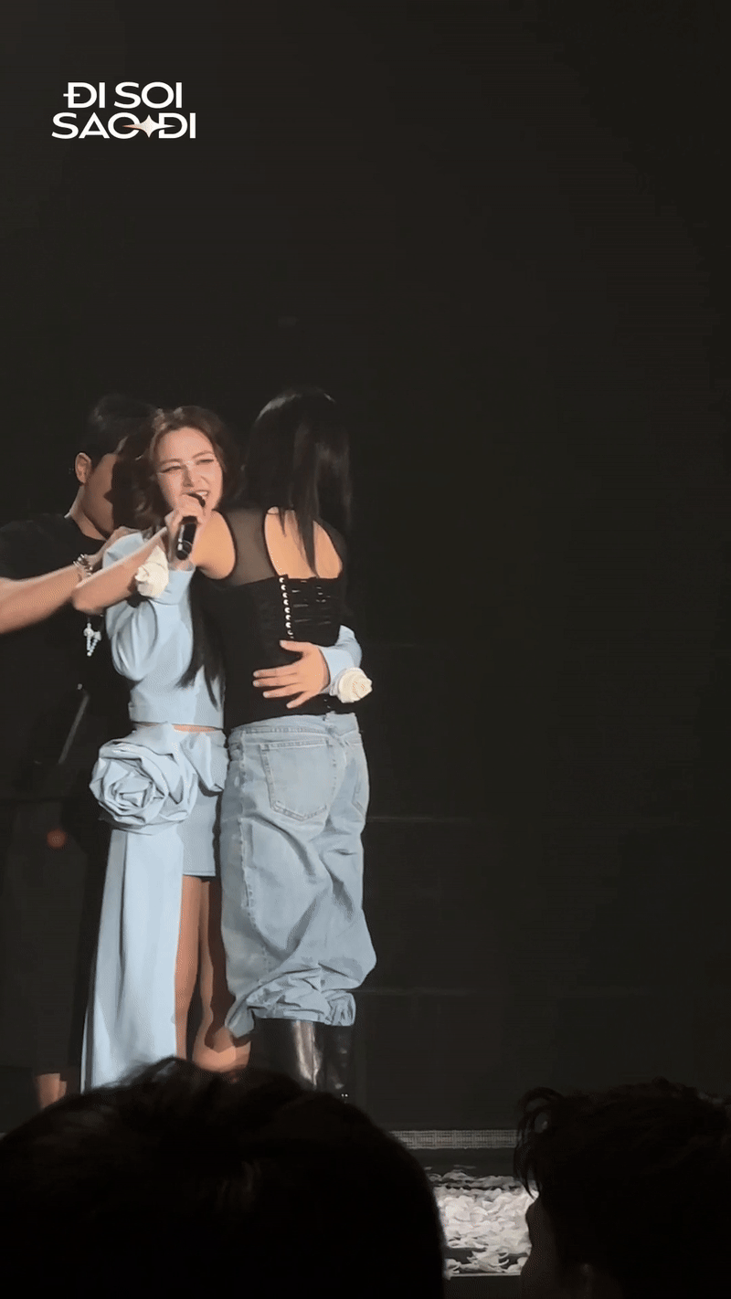 Cả showbiz ùa lên sân khấu ủng hộ Đông Nhi, riêng “em gái ruột” Diệu Nhi làm 1 hành động cứu nguy gây chú ý- Ảnh 13.