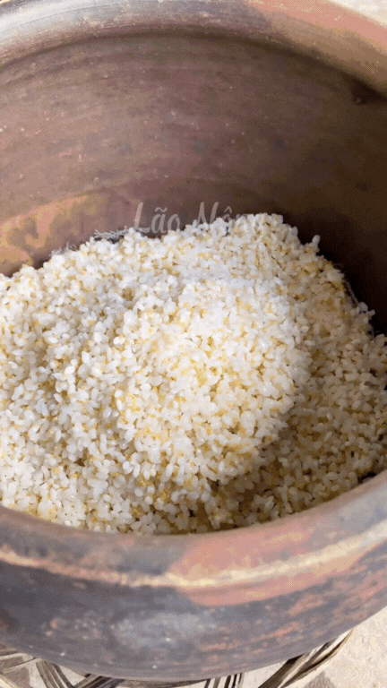 2,4 triệu người xem Lão Nông nấu món xôi quê đậm vị dân dã: Vì sao ai cũng "mê" những bữa cơm quê?- Ảnh 10.