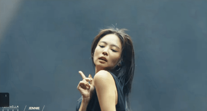 Jennie nói 1 câu tiếng Hàn dành cho người đặc biệt và loạt khoảnh khắc chứng minh "công chúa YG" đã trưởng thành tại Coachella!- Ảnh 3.