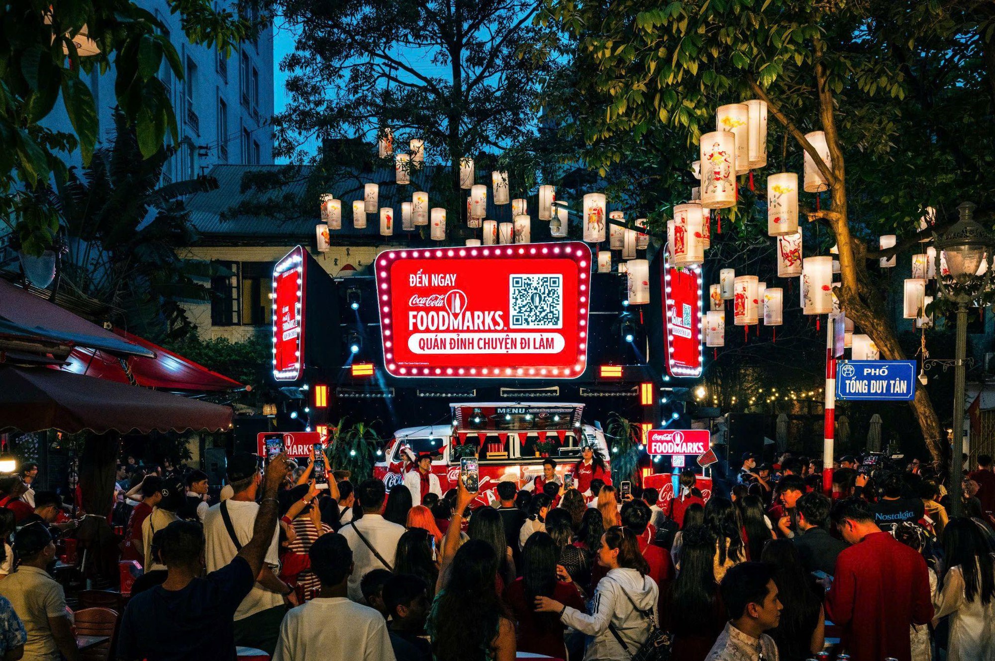Check-in văn hóa, thưởng vị Hà thành tại Phố ẩm thực Tống Duy Tân- Ảnh 1. Check-in văn hóa, thưởng vị Hà thành tại Phố ẩm thực Tống Duy Tân- Ảnh 1.