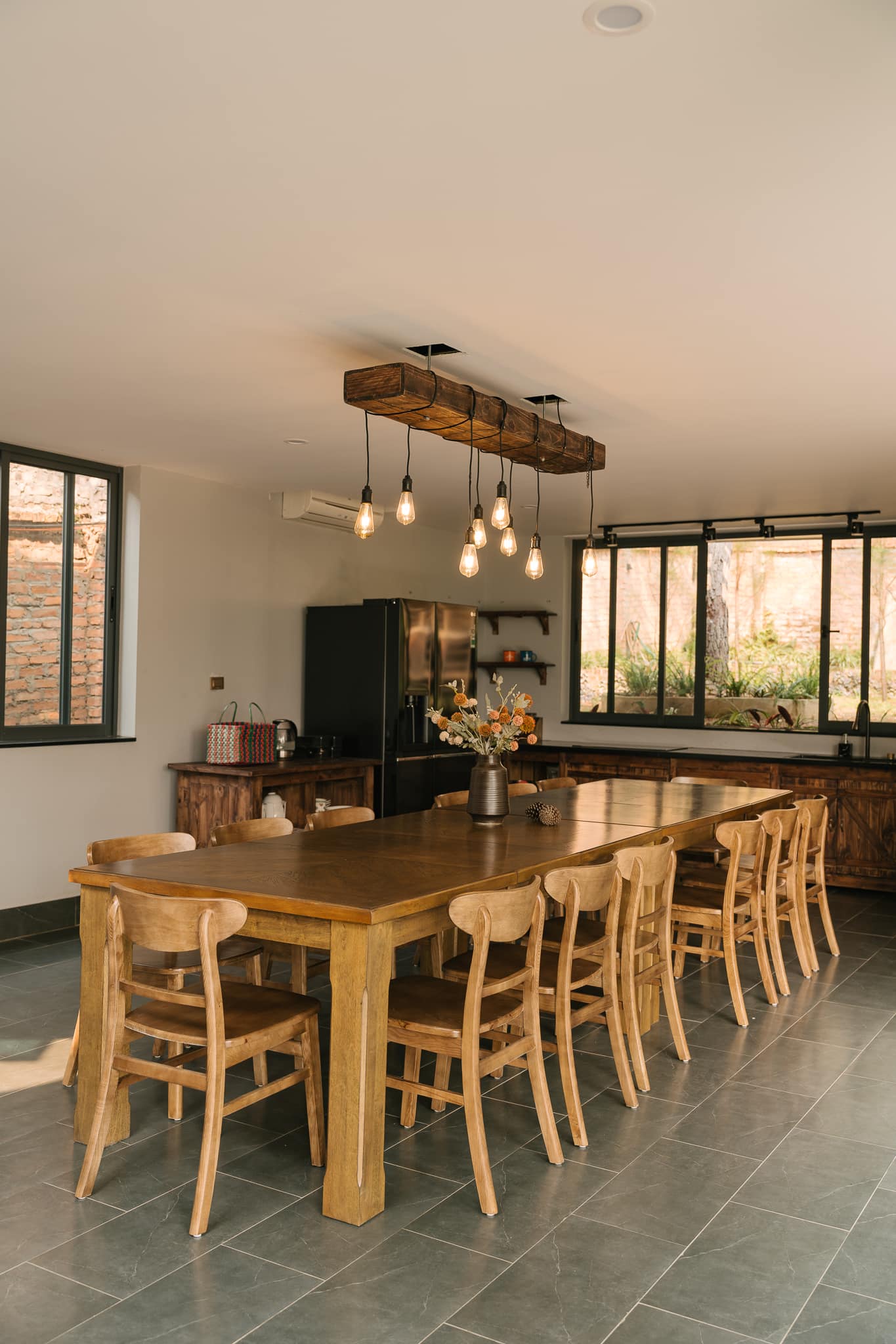 Biệt thự ngoại ô 4.000 m2 của "ông hoàng nhạc đỏ" Trọng Tấn: Nơi nghỉ dưỡng yên bình giữa đồi thông - Ảnh 8.