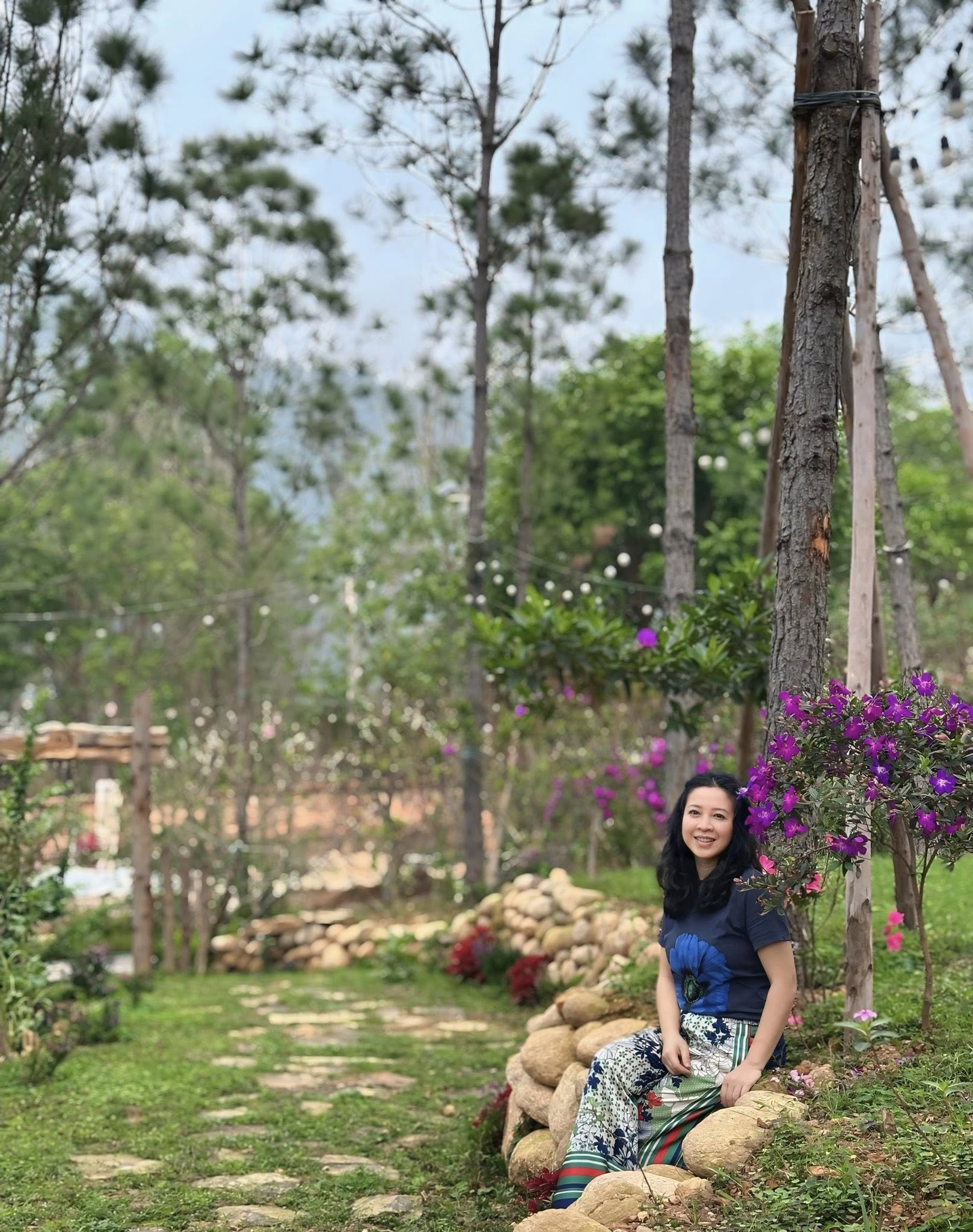 Biệt thự ngoại ô 4.000 m2 của "ông hoàng nhạc đỏ" Trọng Tấn: Nơi nghỉ dưỡng yên bình giữa đồi thông - Ảnh 10.
