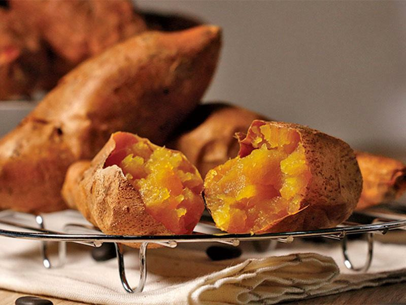 Khoai lang nướng hay luộc tốt cho sức khỏe hơn? Chuyên gia tiết lộ điều bất ngờ- Ảnh 1.