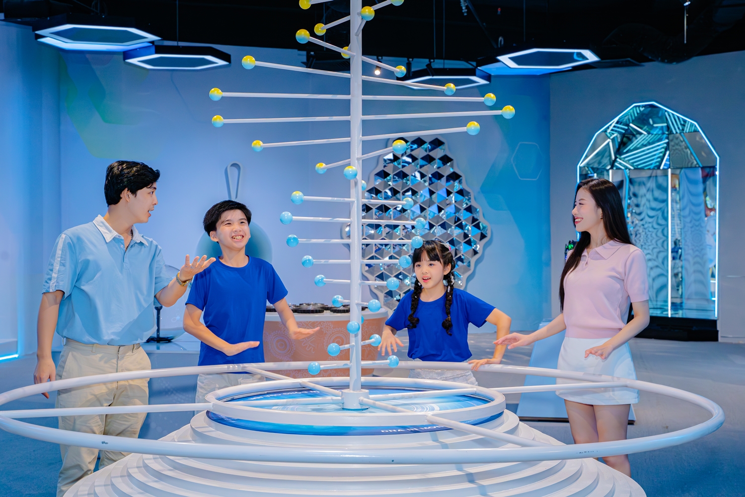 Xuất hiện khu Giáo dục Giải trí Công nghệ Cao đầu tiên tại Việt Nam: Điểm đến thú vị trong dịp nghỉ lễ sắp tới- Ảnh 1. Xuất hiện khu Giáo dục Giải trí Công nghệ Cao đầu tiên tại Việt Nam: Điểm đến thú vị trong dịp nghỉ lễ sắp tới- Ảnh 1.