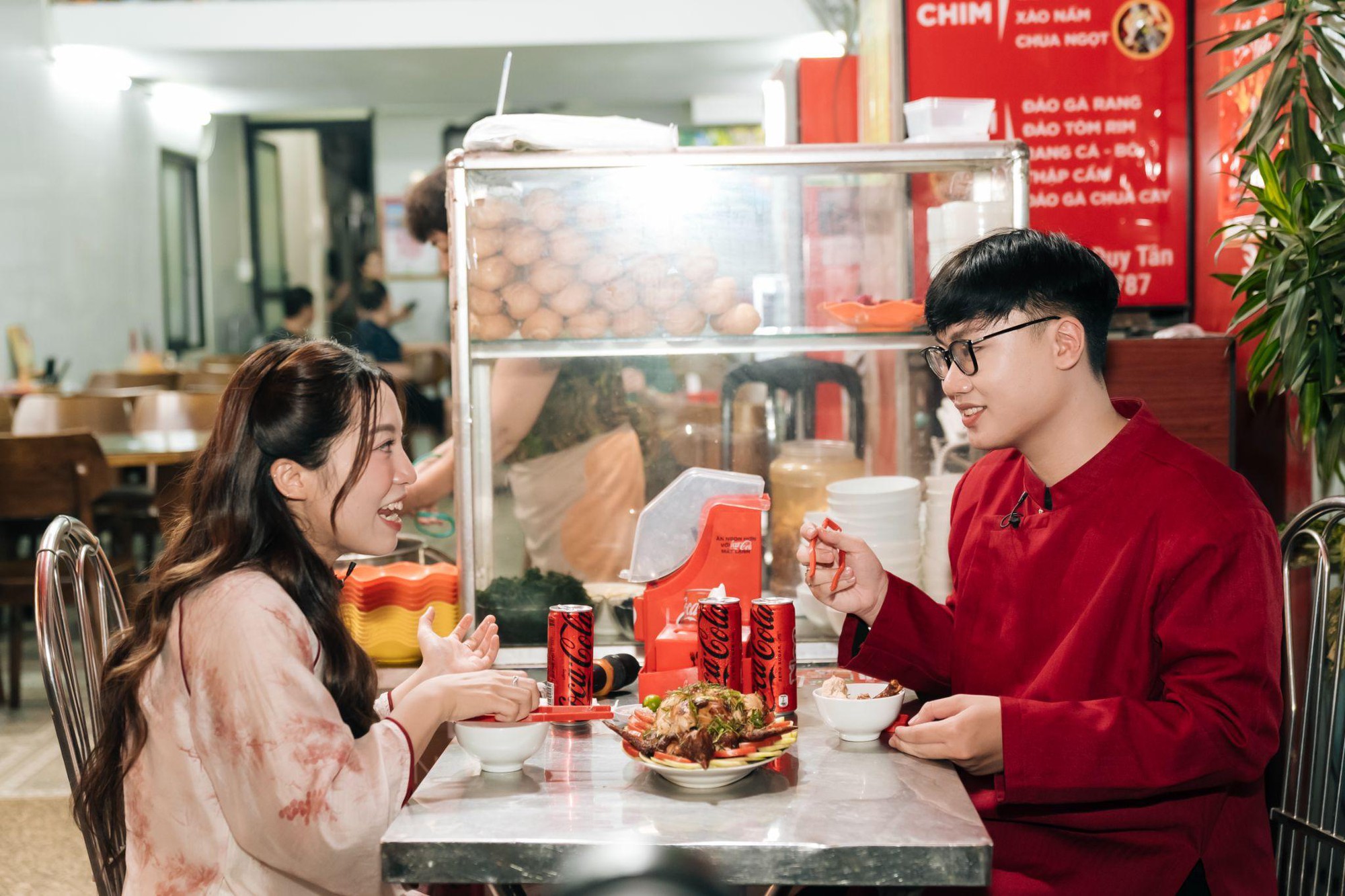 Con phố ẩm thực khiến hàng trăm “food reviewer” đổ bộ check-in có gì hot?- Ảnh 3.