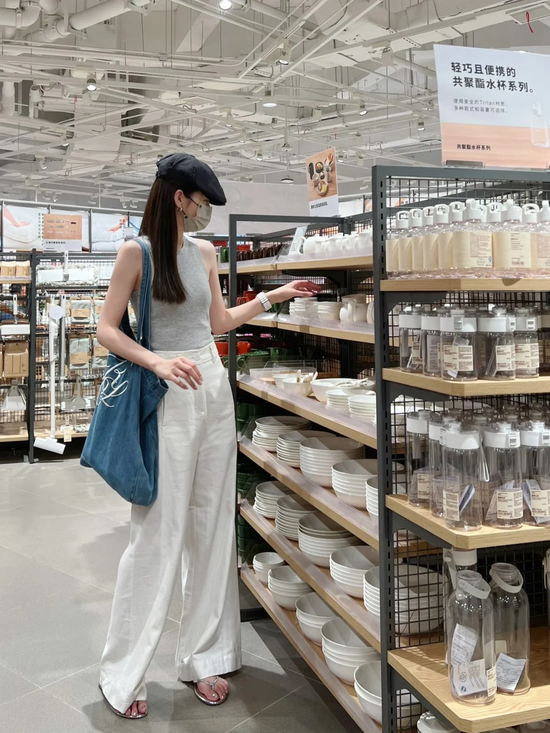 Phụ nữ ngoài 30 nên có ít nhất 1 chiếc quần ống rộng trong tủ đồ hè này, vì sao?- Ảnh 11. Phụ nữ ngoài 30 nên có ít nhất 1 chiếc quần ống rộng trong tủ đồ hè này, vì sao?- Ảnh 11.