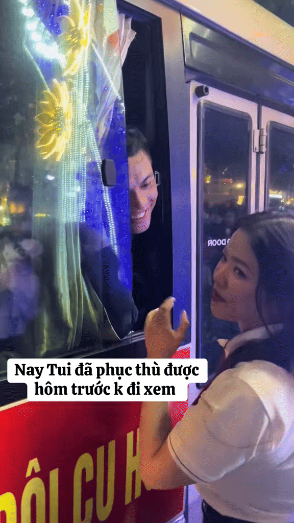 CLIP: Chiến sĩ khối nữ Sĩ quan Quân Y được cầu hôn ngay sau đêm hợp luyện diễu binh, cả nước chúc phúc- Ảnh 5. CLIP: Chiến sĩ khối nữ Sĩ quan Quân Y được cầu hôn ngay sau đêm hợp luyện diễu binh, cả nước chúc phúc- Ảnh 5.