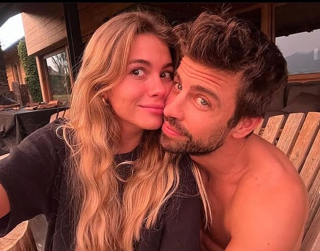 Hậu ly hôn với Shakira, nam thần Pique bị đồn chia tay với bạn gái vì người thứ 3 nhưng sự thật là gì?- Ảnh 1.