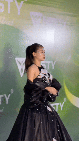 Louis Phạm lộng lẫy tại thảm đỏ quy tụ dàn hoa hậu, celeb, trở lại showbiz sau loạt drama, ra về sexy hết nấc- Ảnh 1.