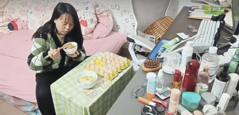 Lương 21 triệu cô gái chỉ ăn bữa cơm 10k/bữa, tiêu không quá 40k mỗi ngày: Nín lặng khi biết lý do tiết kiệm- Ảnh 1.