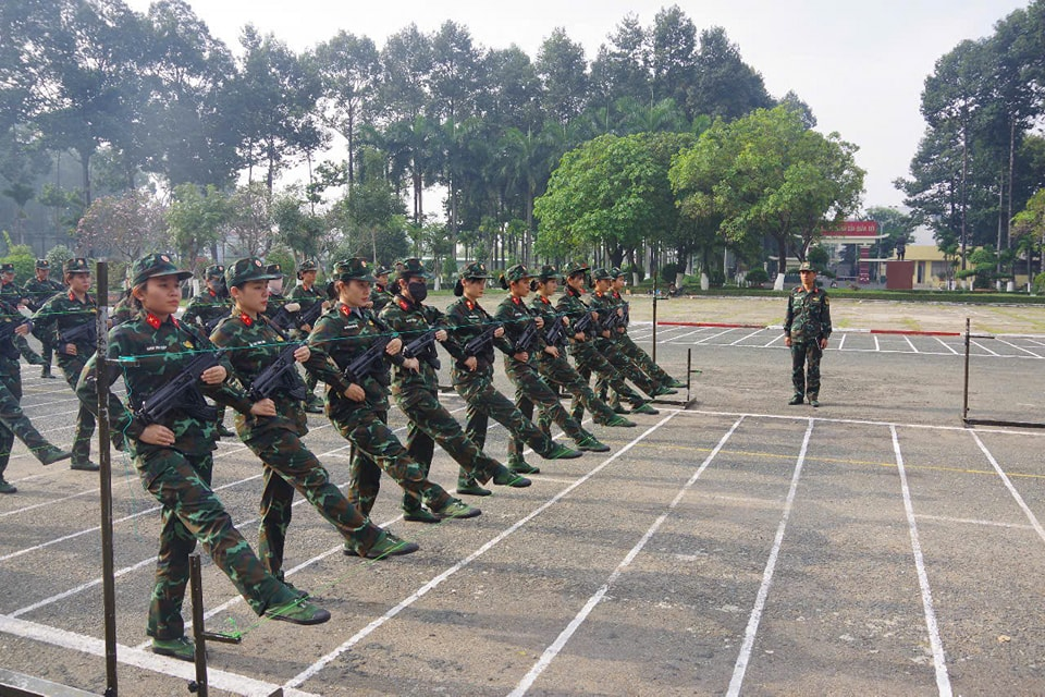 Nữ sĩ quan xinh đẹp kể về quá trình luyện tập dưới cái nắng 36 độ: Sợ nhất là động tác tưởng đơn giản này!- Ảnh 2.
