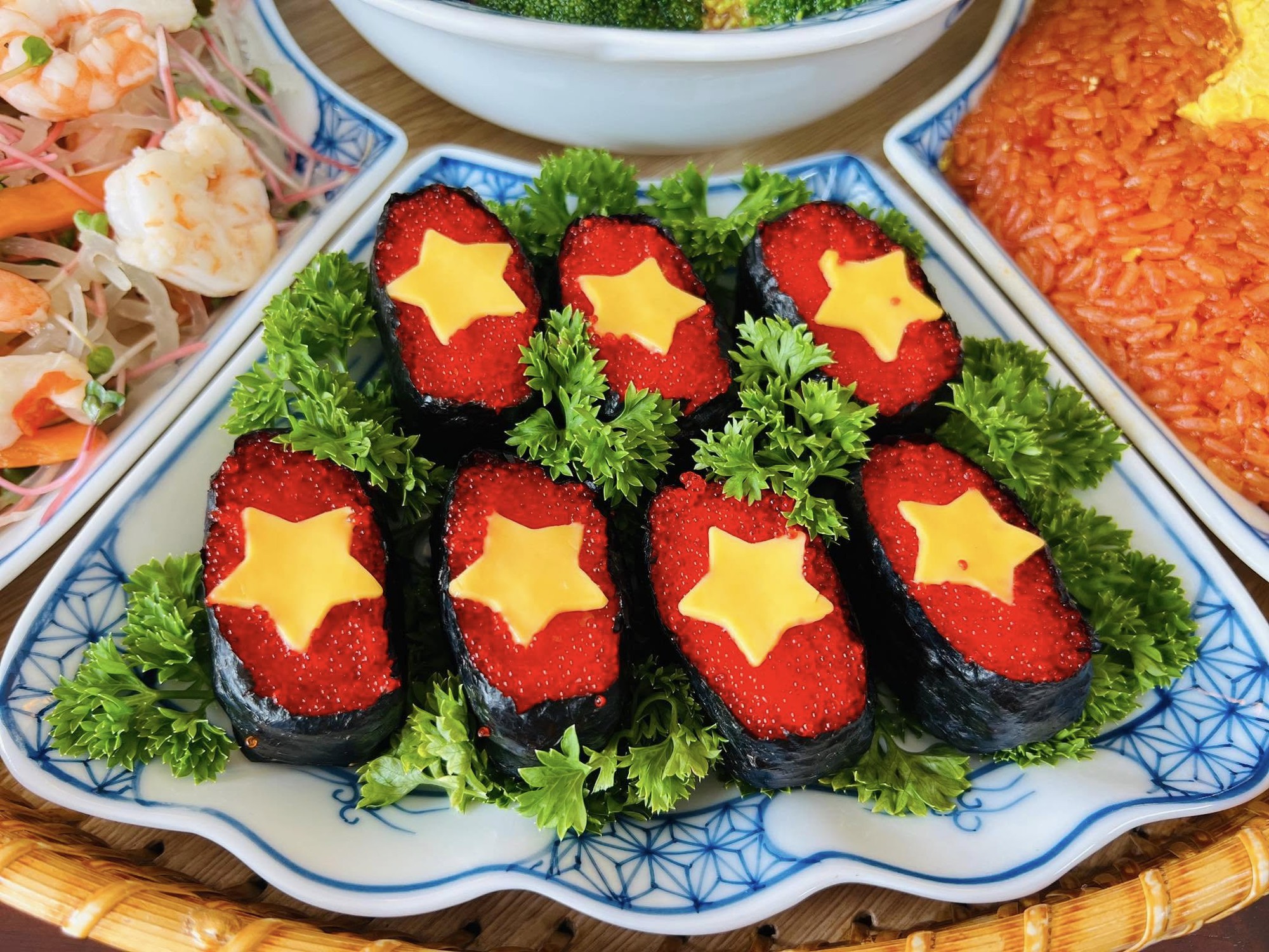 Chiêm ngưỡng mâm cơm "màu cờ sắc áo" của mẹ đảm Hà Nội mừng 50 năm thống nhất gói trọn cả tình yêu đất nước- Ảnh 9. Chiêm ngưỡng mâm cơm "màu cờ sắc áo" của mẹ đảm Hà Nội mừng 50 năm thống nhất gói trọn cả tình yêu đất nước- Ảnh 9.