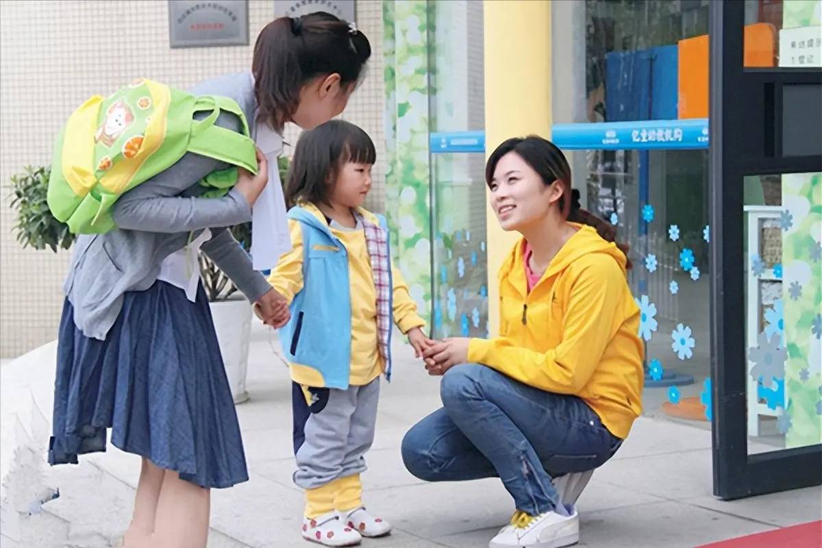 Phạm 4 sai lầm này khi đón con, cha mẹ tự biến mình thành 