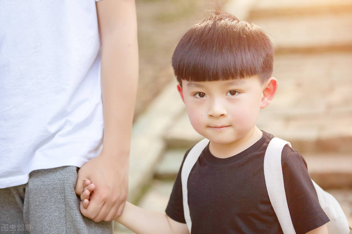 Phạm 4 sai lầm này khi đón con, cha mẹ tự biến mình thành 