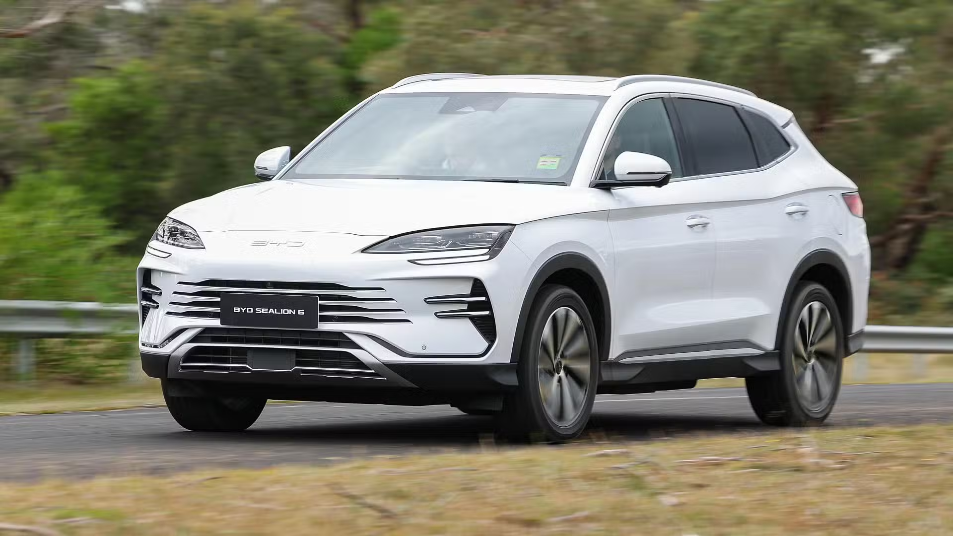 Ở Việt Nam sắp bán SUV ngang cỡ CR-V cực tiết kiệm xăng: Cục Đăng kiểm thông báo xe ăn 1,1L/100km- Ảnh 1.