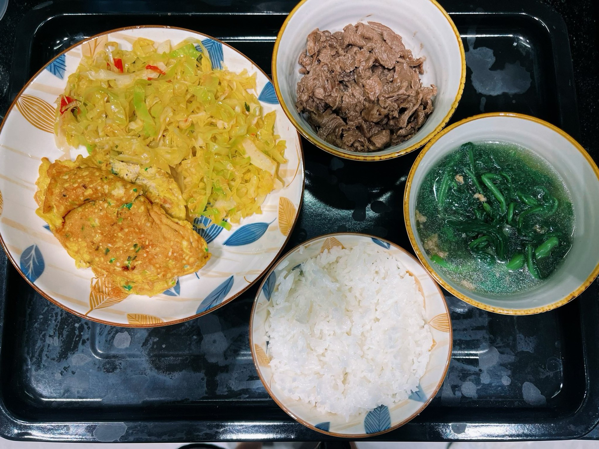 Không cầu kỳ, mẹ Hà Nội ở cữ đơn giản mà chất: Cơm nhà, rau sạch, ngủ ít vẫn nuôi con mát tay- Ảnh 3.