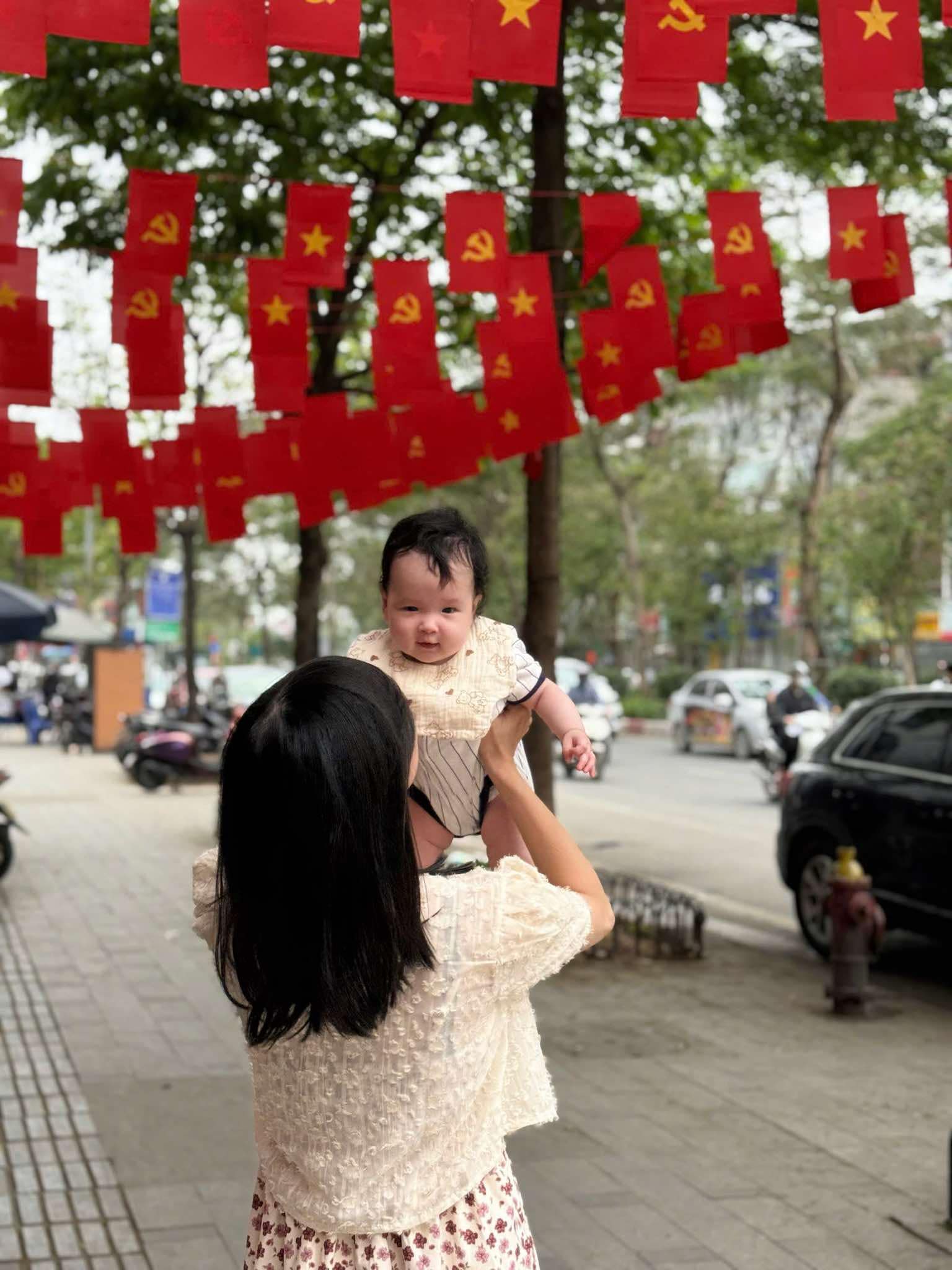 Không cầu kỳ, mẹ Hà Nội ở cữ đơn giản mà chất: Cơm nhà, rau sạch, ngủ ít vẫn nuôi con mát tay- Ảnh 1.