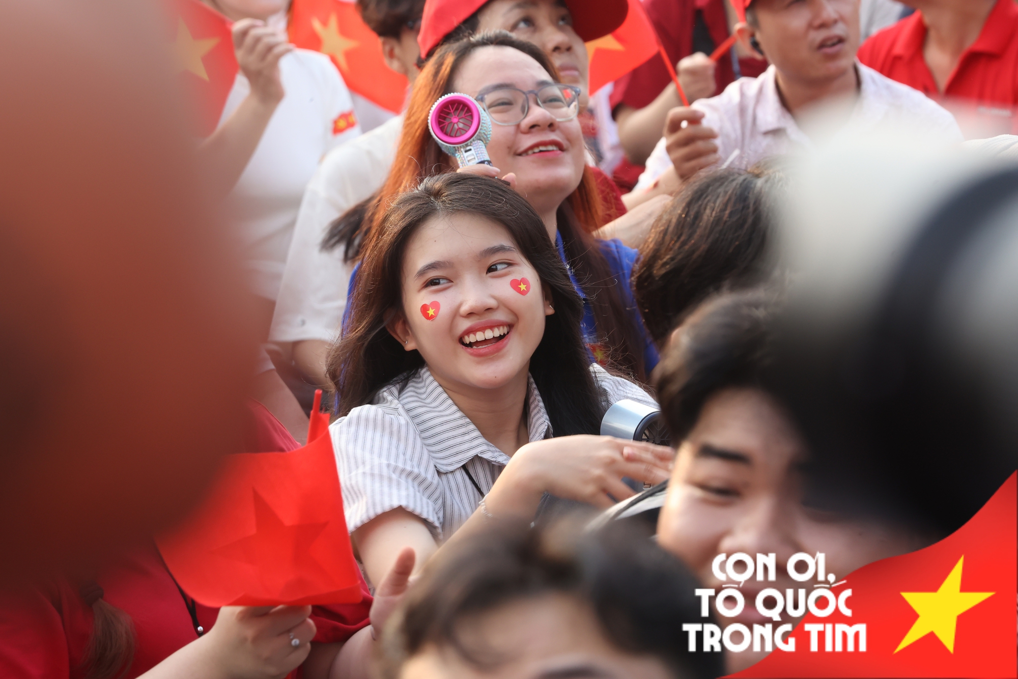 Đẹp biết bao nụ cười ngày thống nhất, những gương mặt rạng rỡ này sẽ viết tiếp trang sử đầy tự hào của dân tộc!- Ảnh 5.
