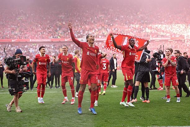 Mừng Liverpool đăng quang sớm, Carlsberg “thưởng nóng” fan bằng “vé vàng” đến Anfield- Ảnh 1. Mừng Liverpool đăng quang sớm, Carlsberg “thưởng nóng” fan bằng “vé vàng” đến Anfield- Ảnh 1.