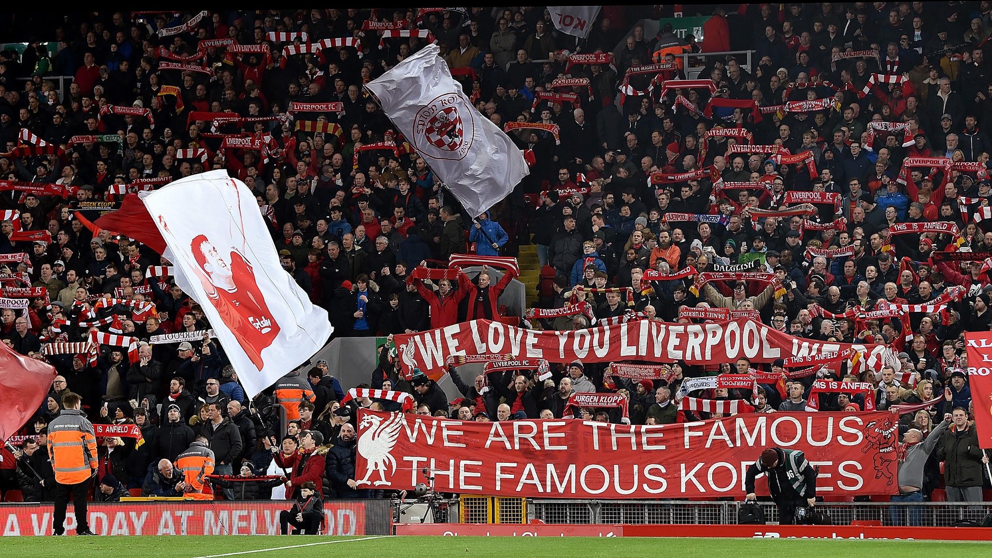 Mừng Liverpool đăng quang sớm, Carlsberg “thưởng nóng” fan bằng “vé vàng” đến Anfield- Ảnh 3. Mừng Liverpool đăng quang sớm, Carlsberg “thưởng nóng” fan bằng “vé vàng” đến Anfield- Ảnh 3.