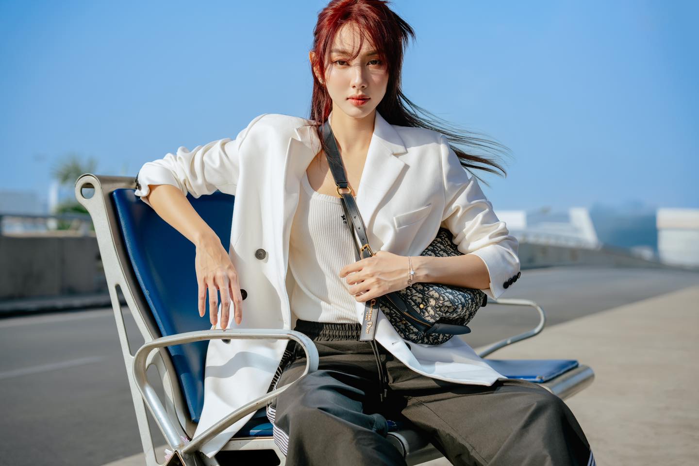 Thùy Tiên bị cấm xuất cảnh, Dior tính đến đâu rồi?- Ảnh 3. Thùy Tiên bị cấm xuất cảnh, Dior tính đến đâu rồi?- Ảnh 3.