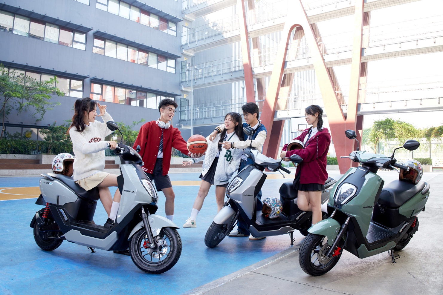 Honda Việt Nam công bố chính sách bán hàng và dịch vụ cho 2 mẫu xe máy điện ICON e: và CUV e:- Ảnh 1.