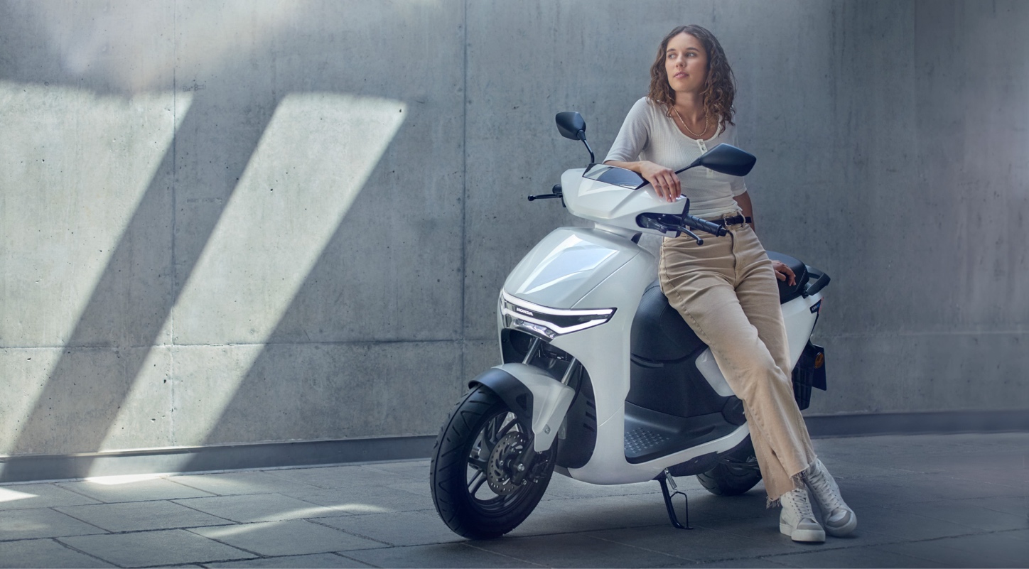 Honda Việt Nam công bố chính sách bán hàng và dịch vụ cho 2 mẫu xe máy điện ICON e: và CUV e:- Ảnh 4.