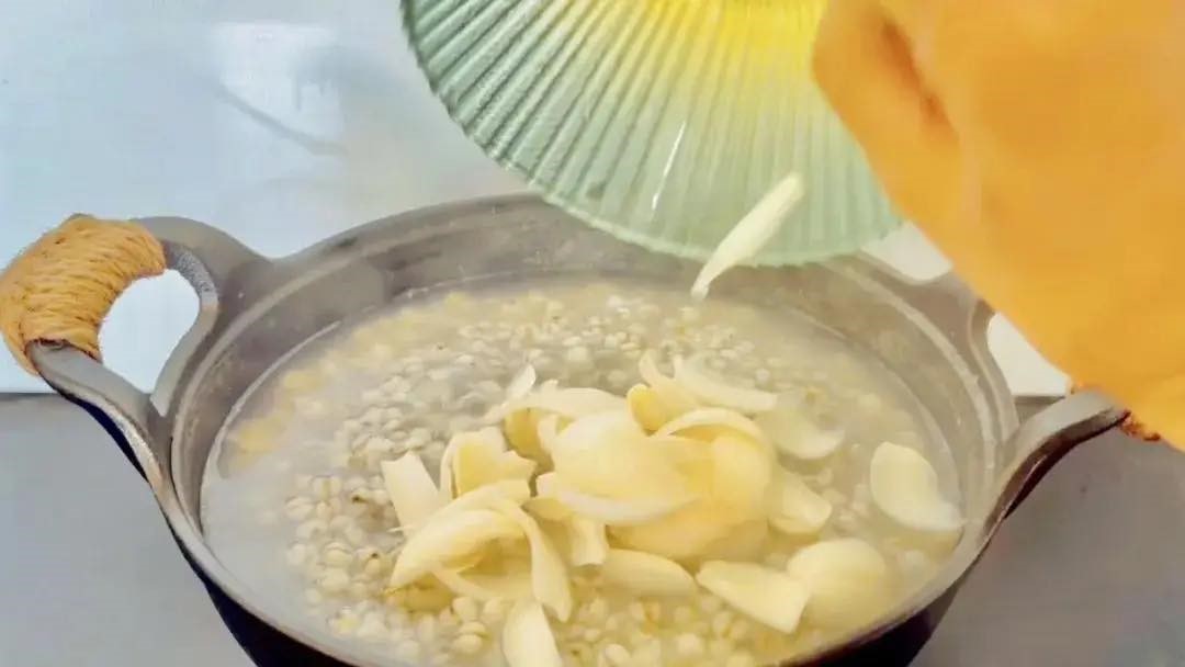 2 món cháo dễ nấu vừa giúp dưỡng da đẹp mịn lại thải độc cơ thể, bạn nên ăn thường xuyên vào bữa sáng- Ảnh 4.