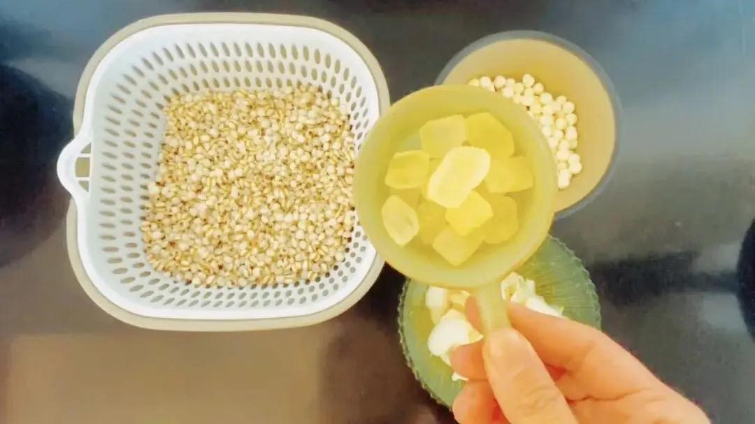 2 món cháo dễ nấu vừa giúp dưỡng da đẹp mịn lại thải độc cơ thể, bạn nên ăn thường xuyên vào bữa sáng- Ảnh 1.