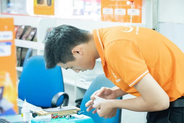 FASTCARE: Dịch vụ sửa chữa điện thoại laptop và iPad hàng đầu tại Bình Dương- Ảnh 2.