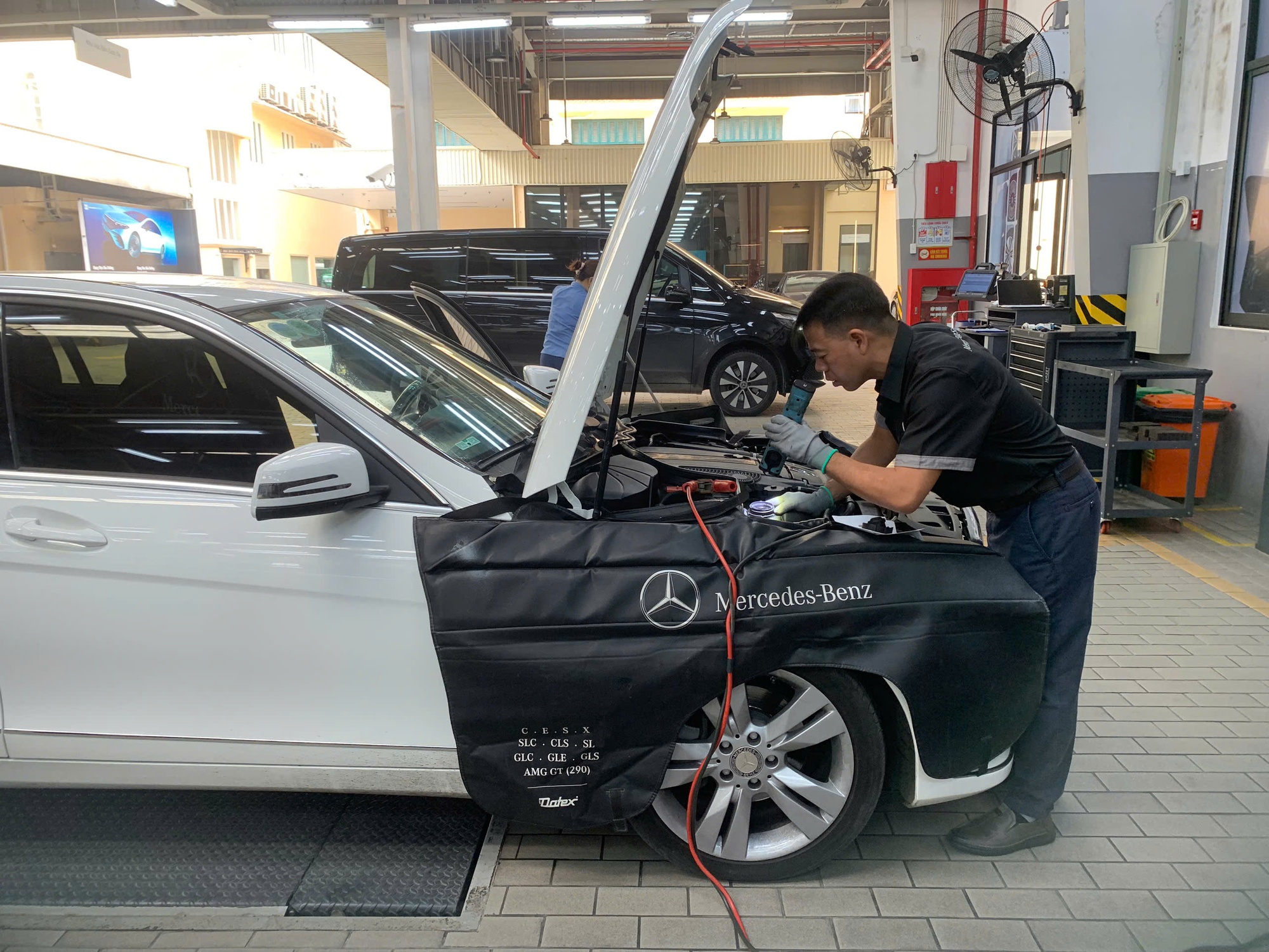 Mercedes-Benz Việt Nam khởi động chương trình cho khách hàng thân thiết - Kiểm tra và bảo dưỡng xe với nhiều ưu đãi- Ảnh 3.