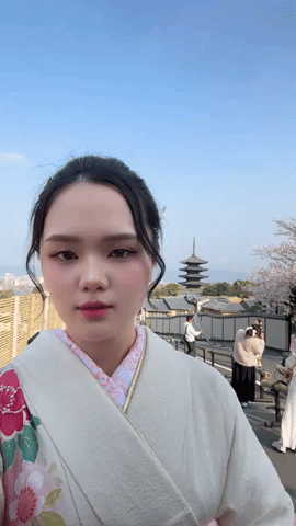 Quỳnh Anh - vợ Duy Mạnh không còn bị chê mặc xuề xoà, 