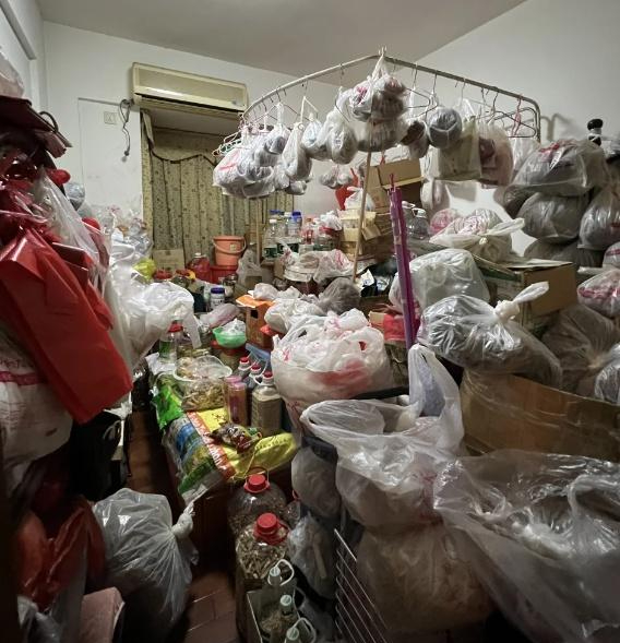 Phụ nữ trung niên “xuống dốc” thường có 4 thói quen tệ trong nhà: Càng sau tuổi 45 càng lộ rõ- Ảnh 1.