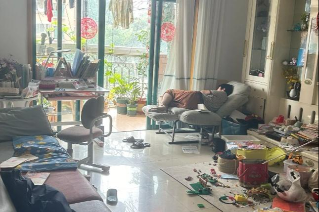 Phụ nữ trung niên “xuống dốc” thường có 4 thói quen tệ trong nhà: Càng sau tuổi 45 càng lộ rõ- Ảnh 2.