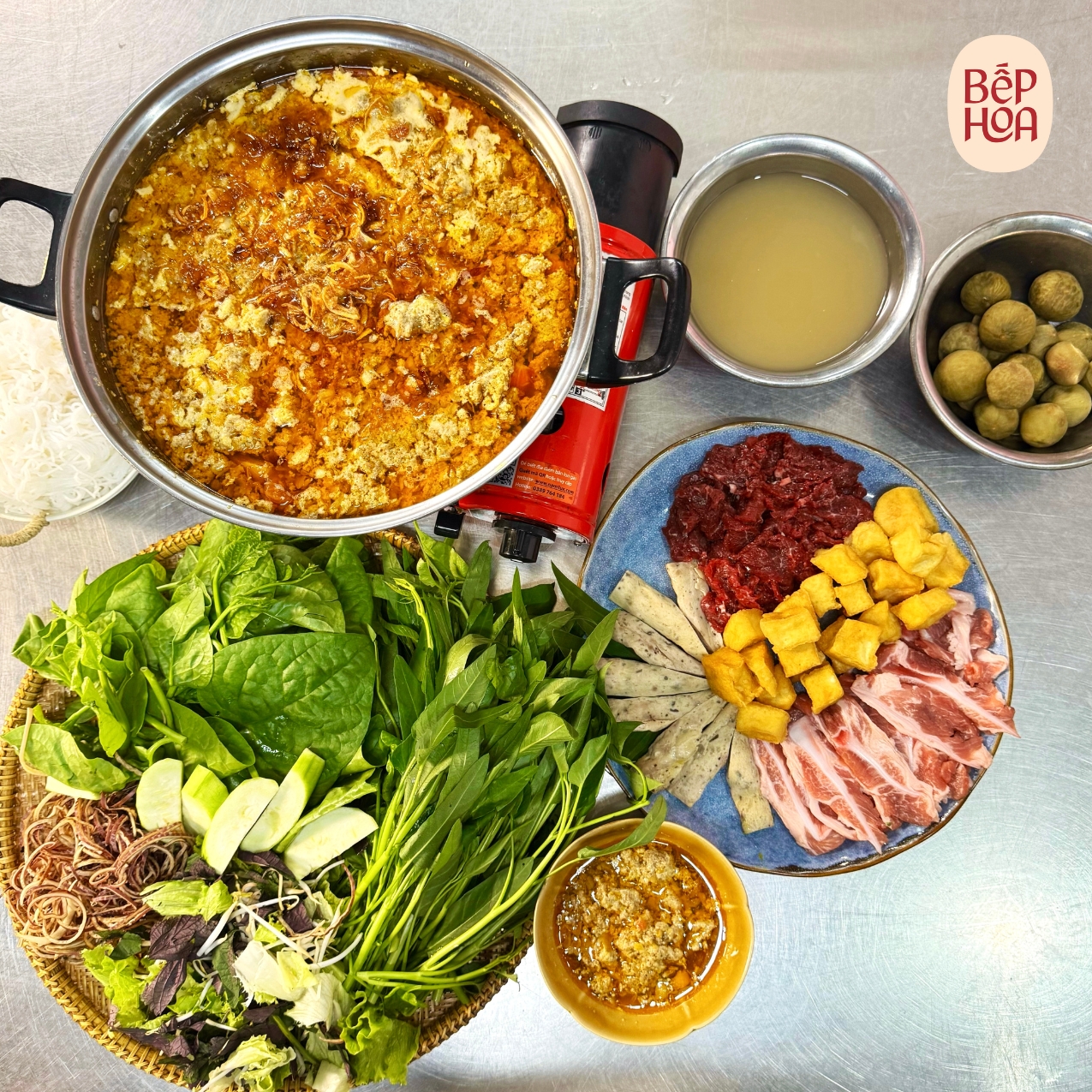 Ngày nghỉ lễ "không vào bếp": Chỉ cần "alo" là có set lẩu thịnh soạn chưa đến 1 triệu đồng- Ảnh 14.
