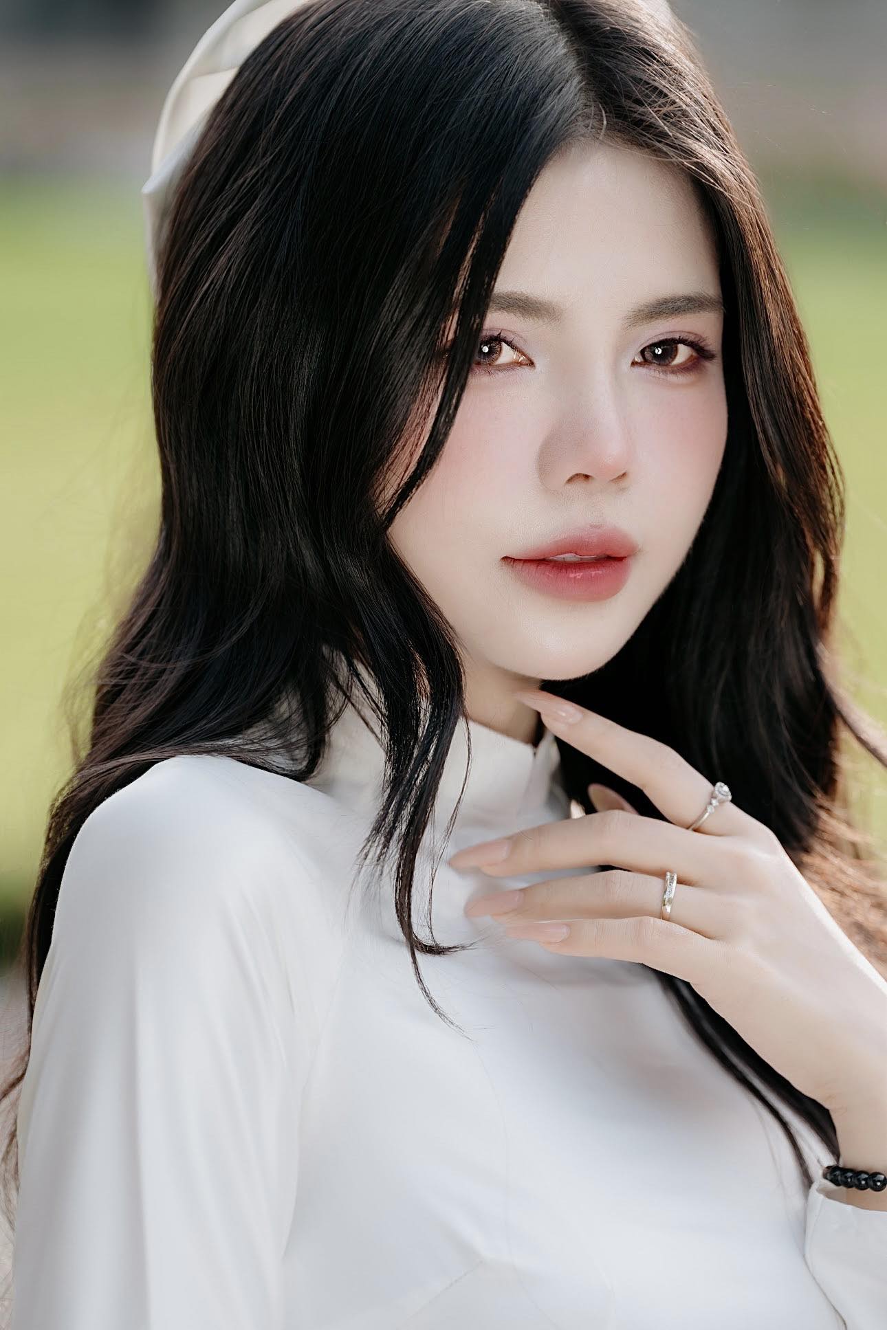 Mai Dora tung loạt ảnh áo dài chào mừng ngày 30-4 khiến dân tình "không thể rời mắt"- Ảnh 3.
