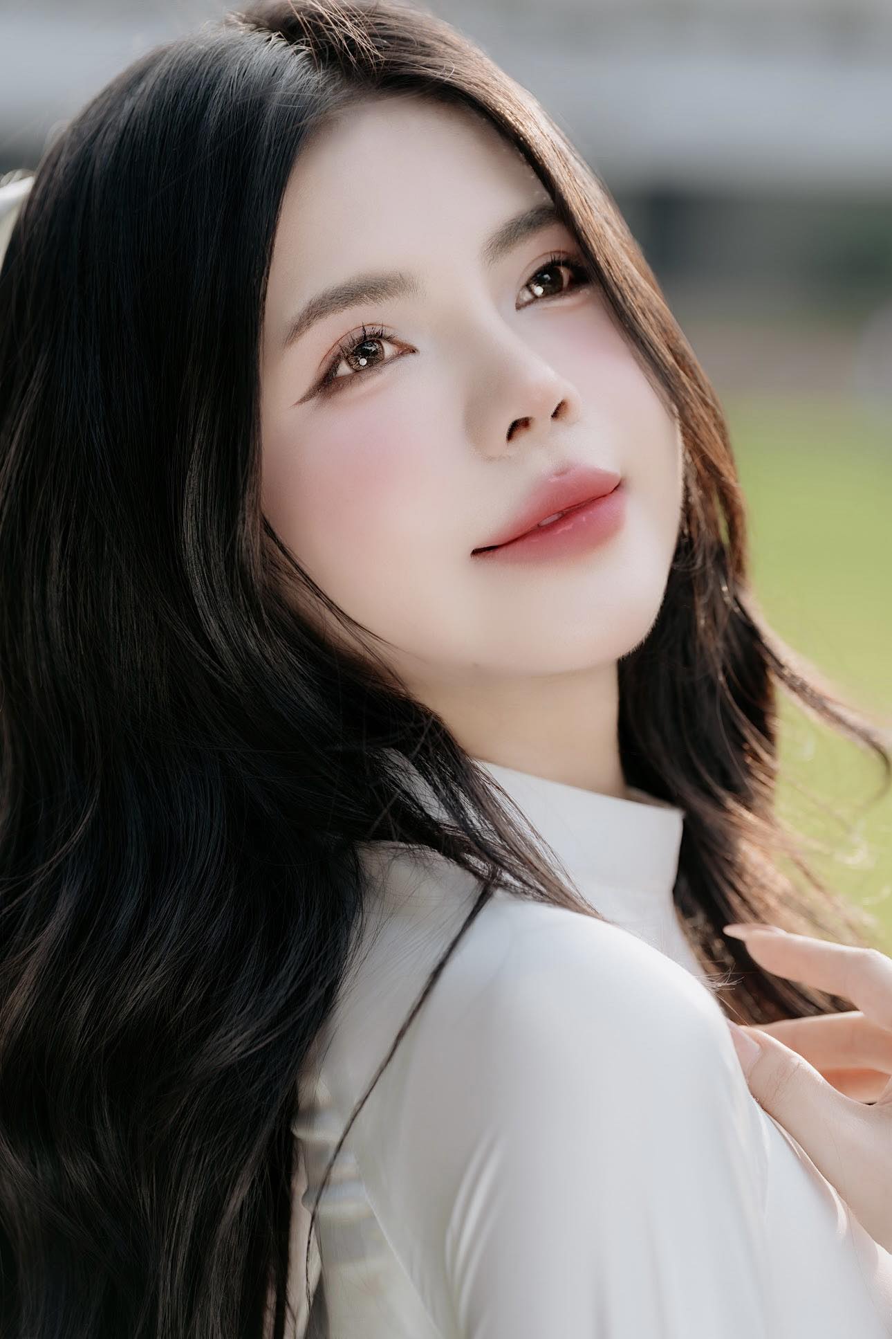 Mai Dora tung loạt ảnh áo dài chào mừng ngày 30-4 khiến dân tình "không thể rời mắt"- Ảnh 6.