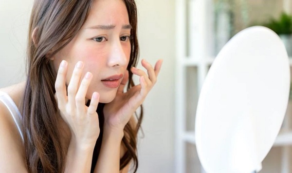 2 sai lầm kinh điển khi chọn mua kem chống nắng khiến da sạm nám, lão hóa nhanh- Ảnh 1.