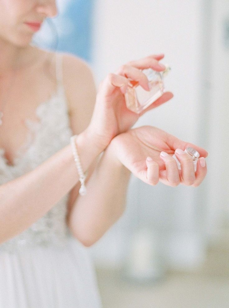 Mùi nước hoa mẹ xịt mỗi sáng và cách tôi học được rằng "Phụ nữ nên có một mùi hương của riêng mình"- Ảnh 2.