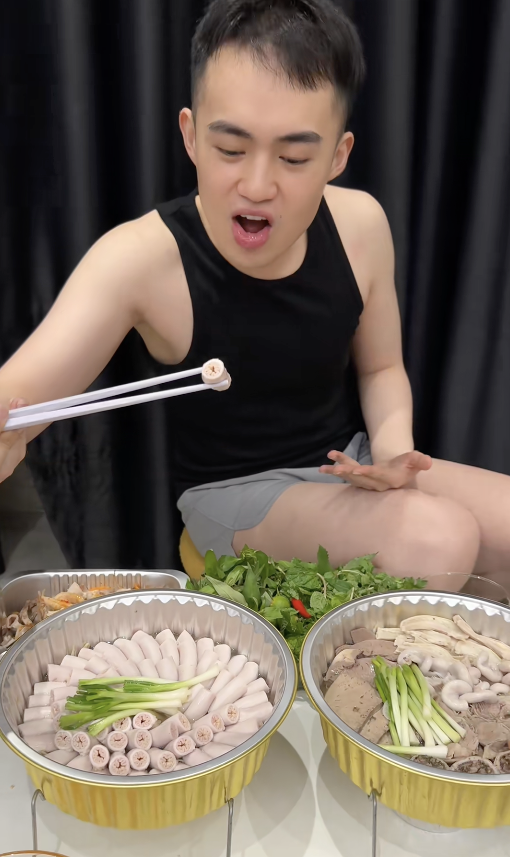 Hàng loạt video ăn lòng se điếu của người nổi tiếng bất ngờ viral trên TikTok, Tina Thảo Thi cũng bị réo tên- Ảnh 5. Hàng loạt video ăn lòng se điếu của người nổi tiếng bất ngờ viral trên TikTok, Tina Thảo Thi cũng bị réo tên- Ảnh 5.