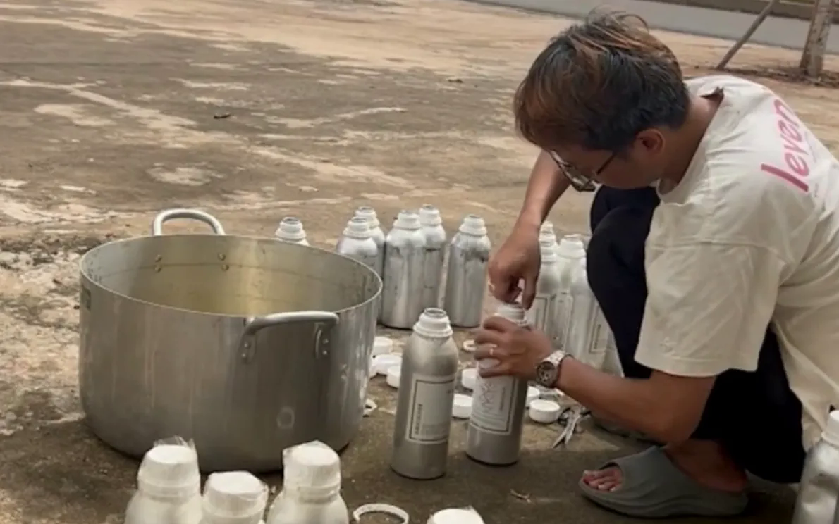 SỐC: Nước hoa "made in Dubai" được sản xuất bằng xi lanh và "máy đánh trứng", lợi nhuận cực khủng- Ảnh 2.