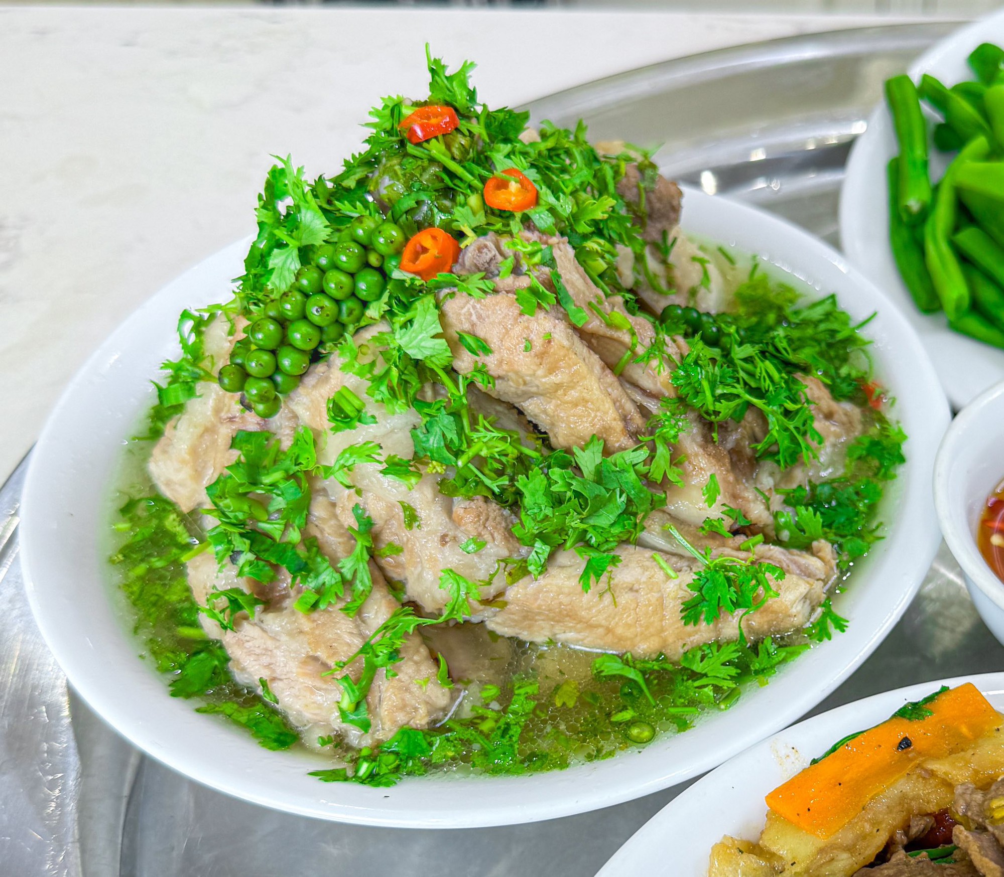 Mẹ Nghệ An khoe mâm cơm nấu cho cả nhà được con trai giúp sức, hội chị em thi nhau xin làm thông gia- Ảnh 3.